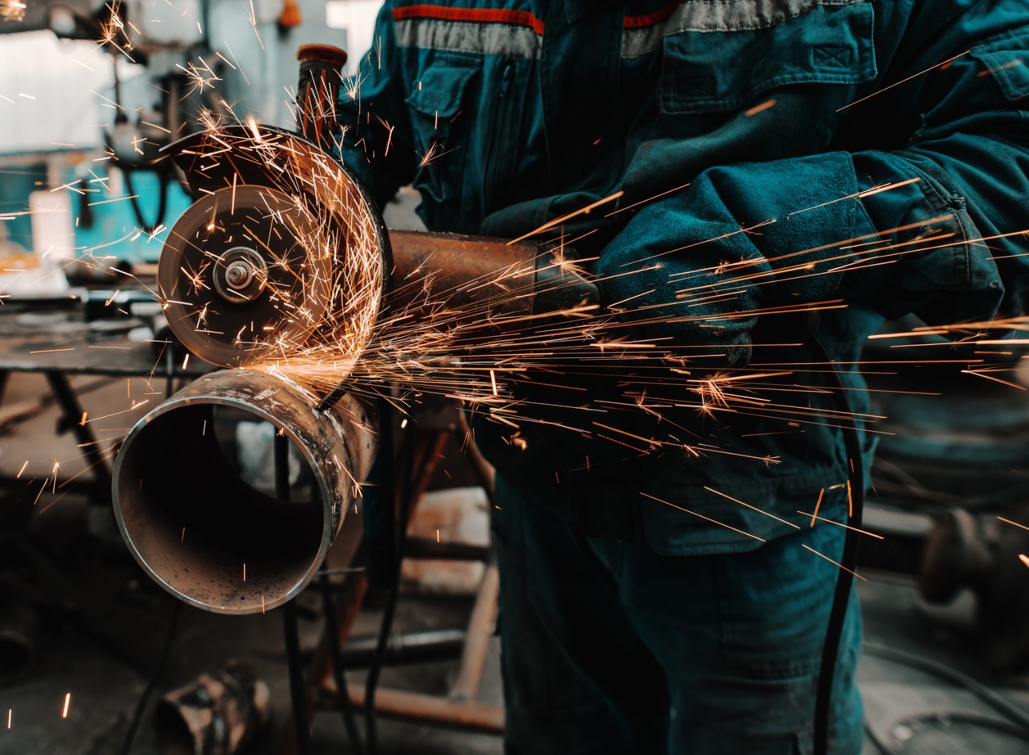 Welded Steel Pipes-5 Tips for Safely Cutting a Steel Pipe